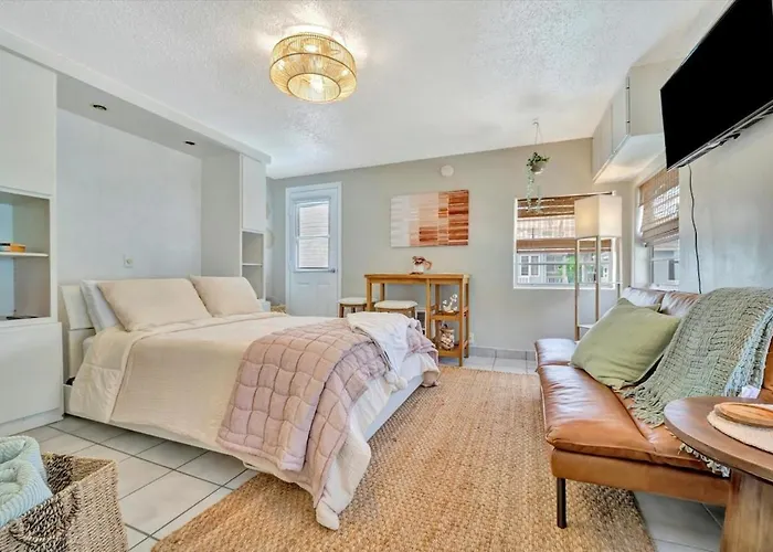 Corner Balcony Across From & Htd Pool Apartment Clearwater Beach